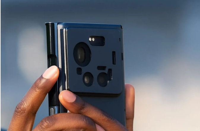 小米17 Ultra全面前瞻：影像黑科技拉满，直屏大电池