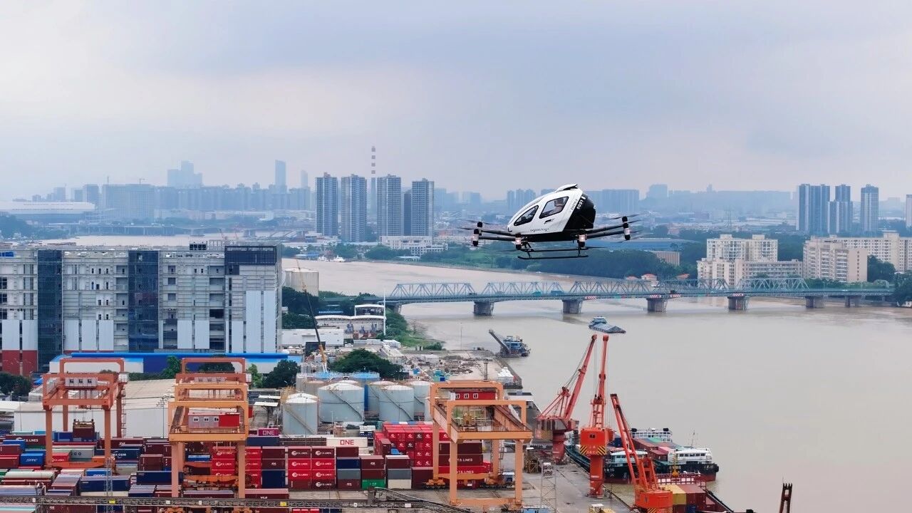 亿航智能加速出海：马来西亚成功集团高层试乘EH216S，共探东南亚低空市场