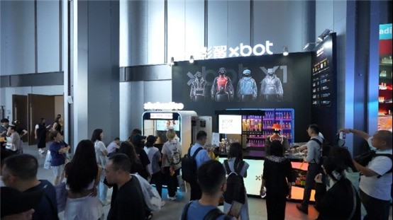 影智XBOT餐饮机器人矩阵亮相2026世界机器人大会：人形机器人X1首秀，全球部署超千台