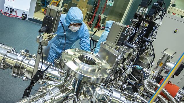 全球首个量子电池原型问世：体积越大充电越快，飞秒级充电颠覆传统认知
