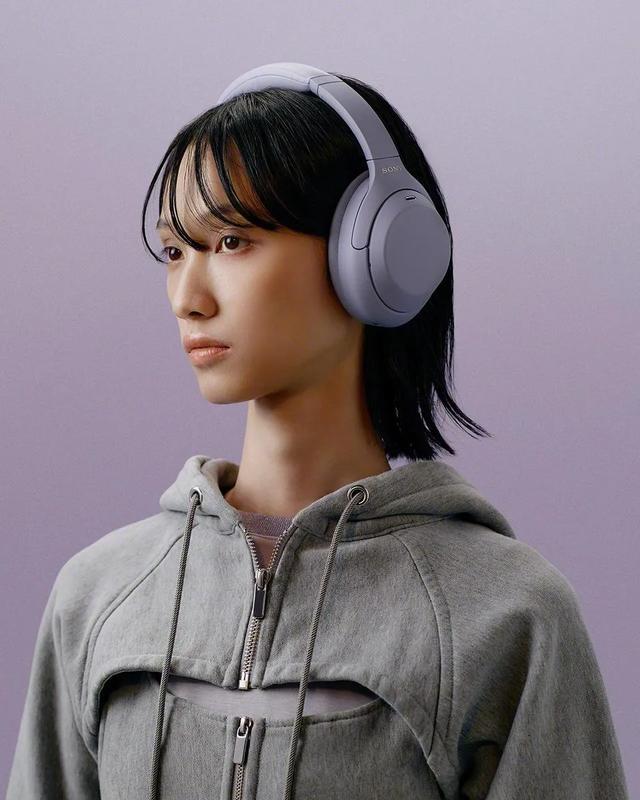 索尼推经典降噪耳机复刻版 XM4C：可折叠机身回归，升级 USB C 无损连接