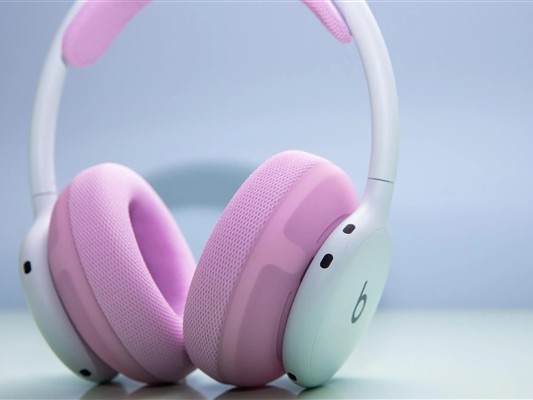 首款防汗头戴耳机：Beats 360 上 IPX4 与自适应音频，降噪做到 Studio Pro 的 1.75 倍