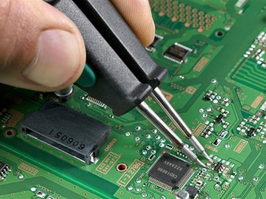 高容 MLCC 交期排到 2027 年：AI 服务器单机用量十几倍，现货一月涨七倍