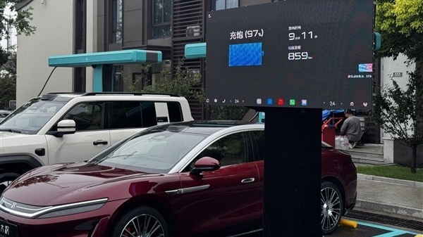 第 2000 座落成、京沪全线贯通：比亚迪把闪充站铺进高速主干线
