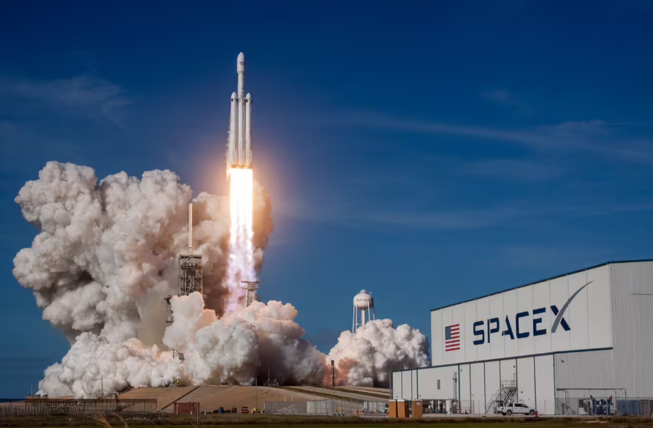 外媒：SpaceX 拟筹 400 亿美元采购英伟达 AI 芯片，盘后股价一度跌 1.83%