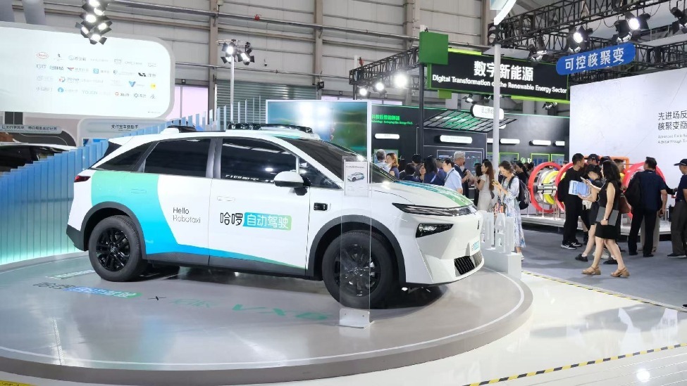 哈啰Robotaxi发布生成式世界模型HelloWorld：用自然语言造驾驶场景