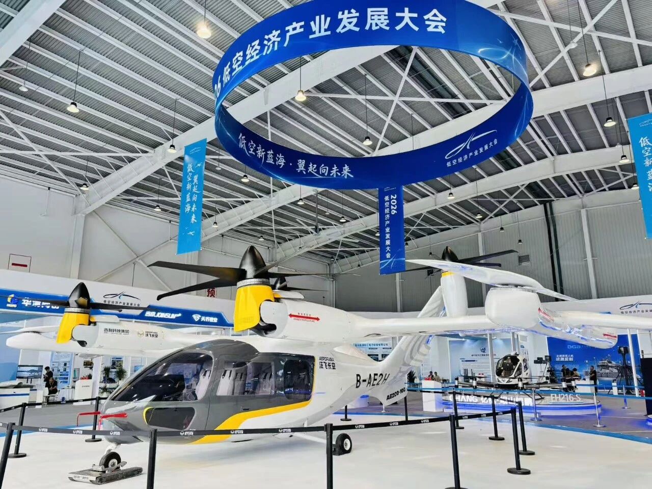 沃飞长空把 AE200 全尺寸样机开到自贡：千余架订单，适航取证进入冲刺